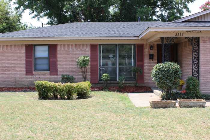 photo 2: 2222 Norma Drive, Mesquite TX 75149