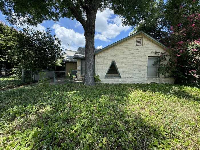 photo 2: 413 S Avenue G, Clifton TX 76634