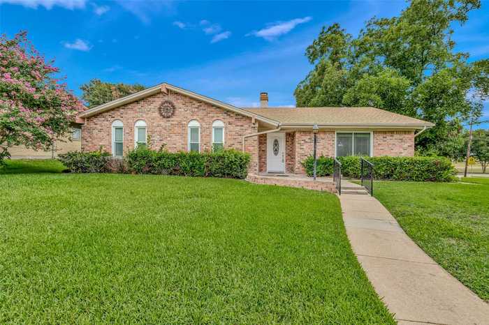 photo 1: 2901 Falls Church Lane, Mesquite TX 75149