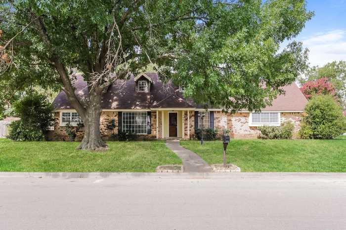 photo 1: 1004 Berkley Drive, Cleburne TX 76033