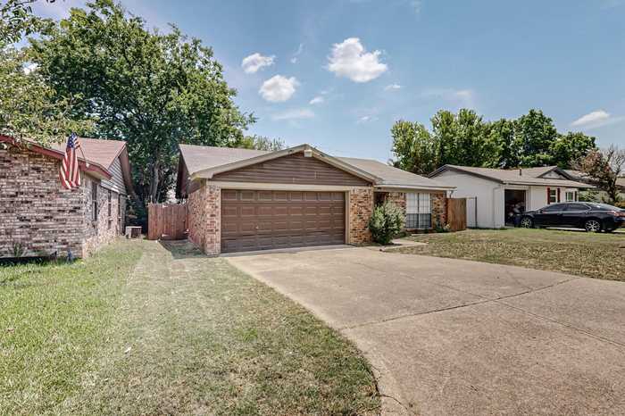 photo 2: 2430 Lakeshore Drive, Grand Prairie TX 75051