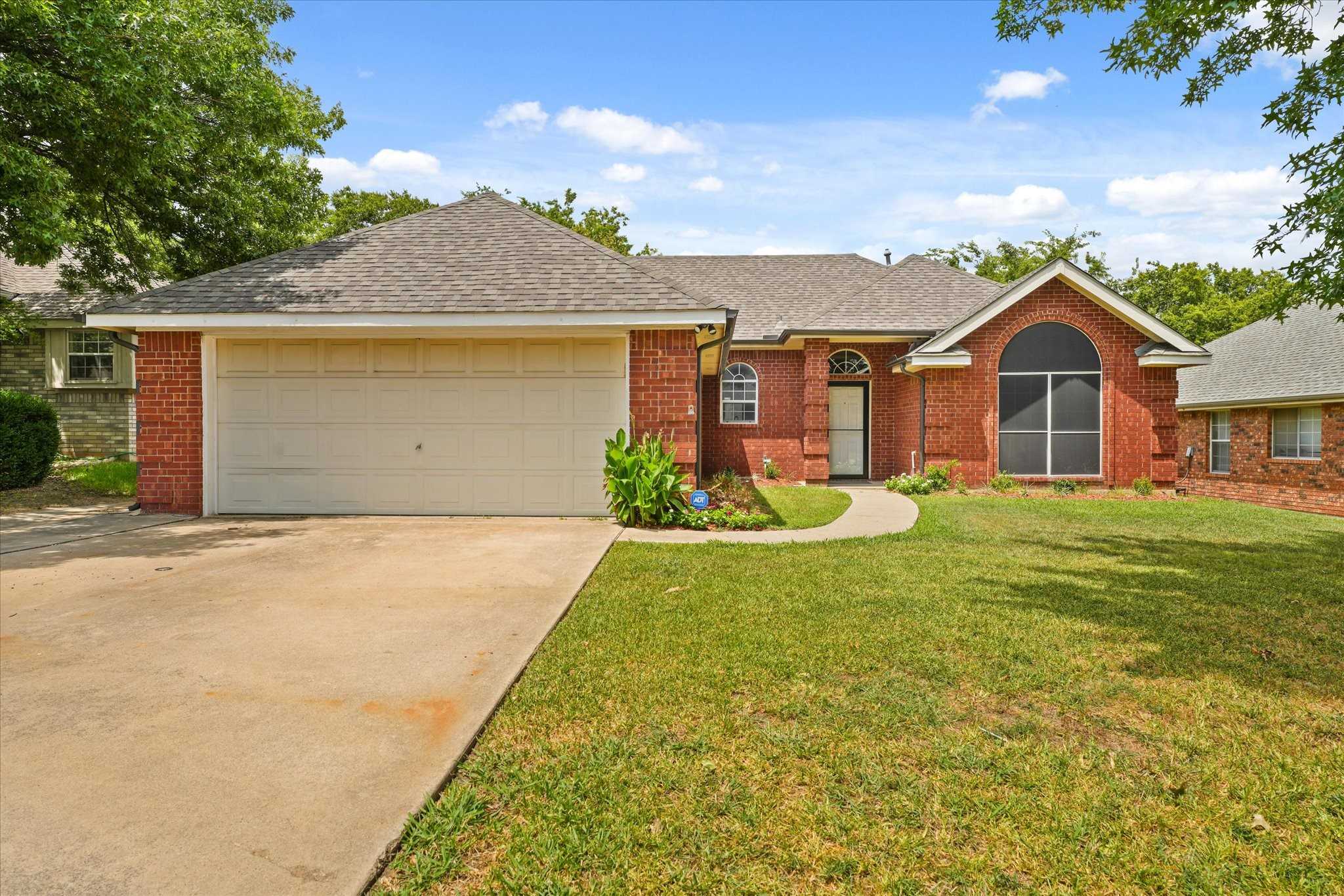 photo 1: 2608 Bauer Drive, Denton TX 76207