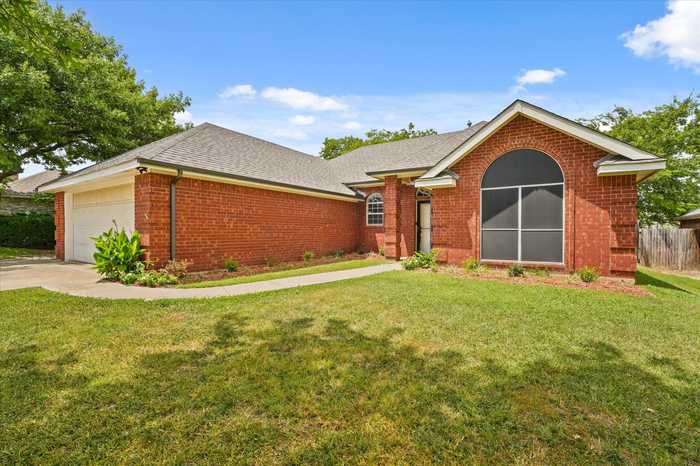 photo 2: 2608 Bauer Drive, Denton TX 76207