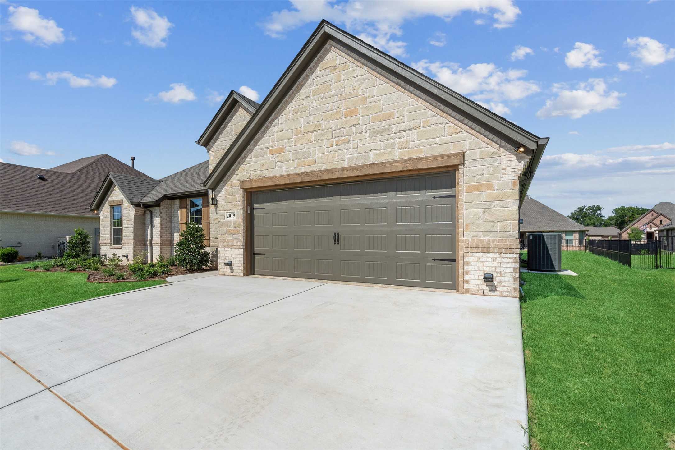 photo 3: 2079 Spieth Street, Granbury TX 76048