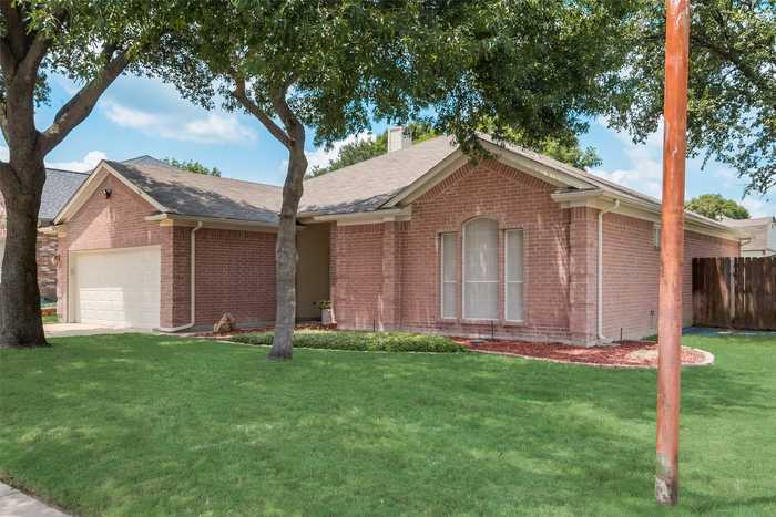 photo 2: 1101 Pierce Arrow Drive, Arlington TX 76001