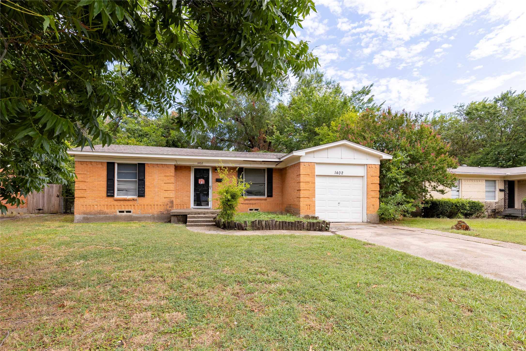 photo 1: 1402 Ridgeview Street, Mesquite TX 75149