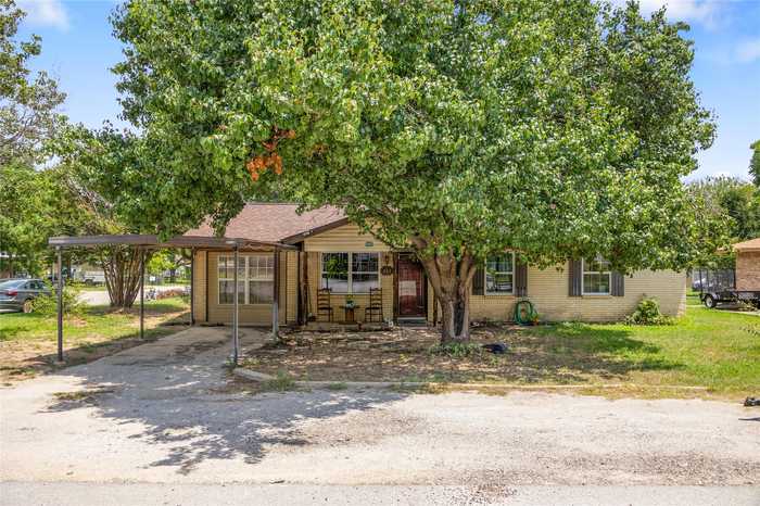 photo 1: 949 Ladelle Street, De Leon TX 76444