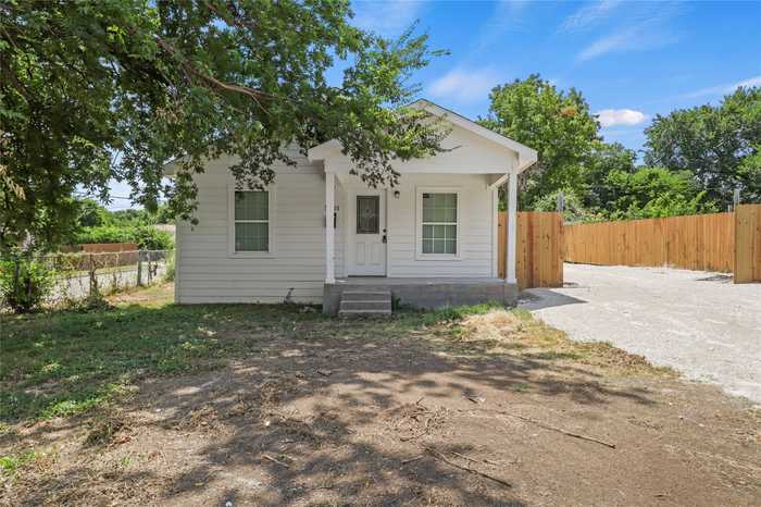 photo 1: 5401 Goodman Avenue, Fort Worth TX 76107