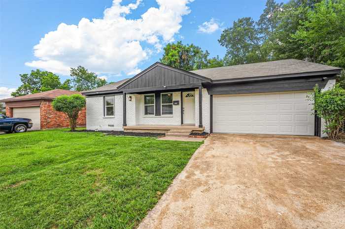 photo 2: 9570 Crestshire Drive, Dallas TX 75227