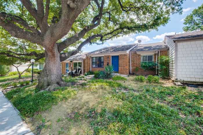 photo 2: 13618 Brookgreen Drive, Dallas TX 75240