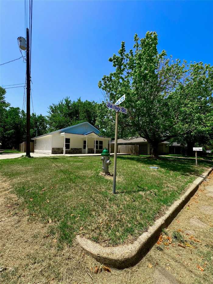 photo 2: 304 Jarbo Street, Sulphur Springs TX 75482