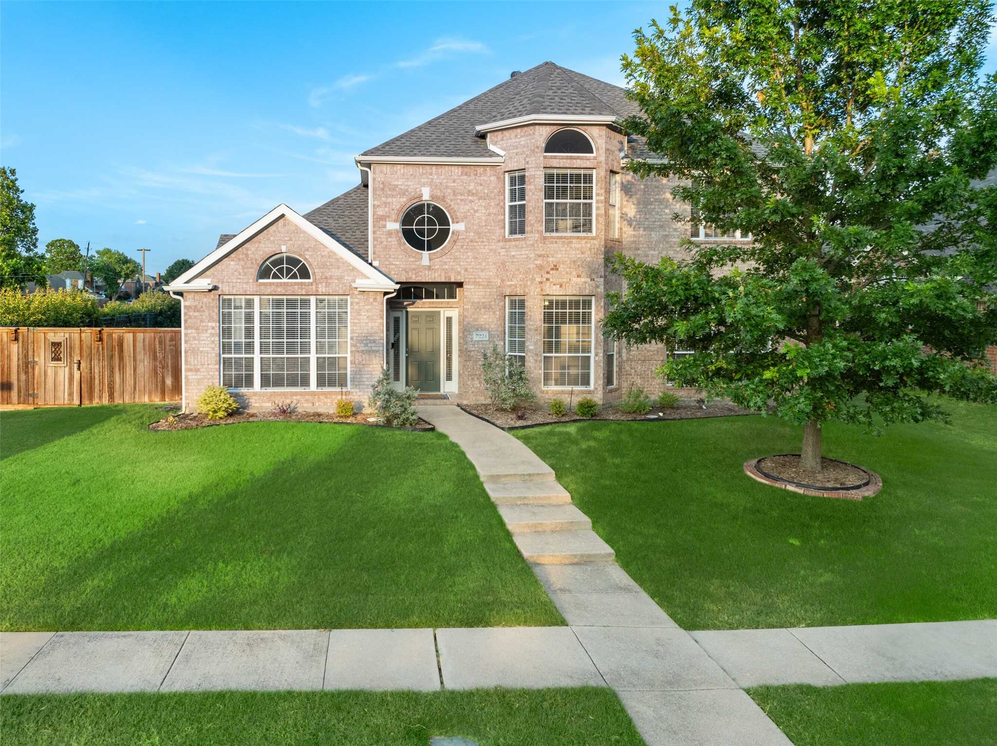 photo 2: 7224 Cloverleaf Drive, Plano TX 75074