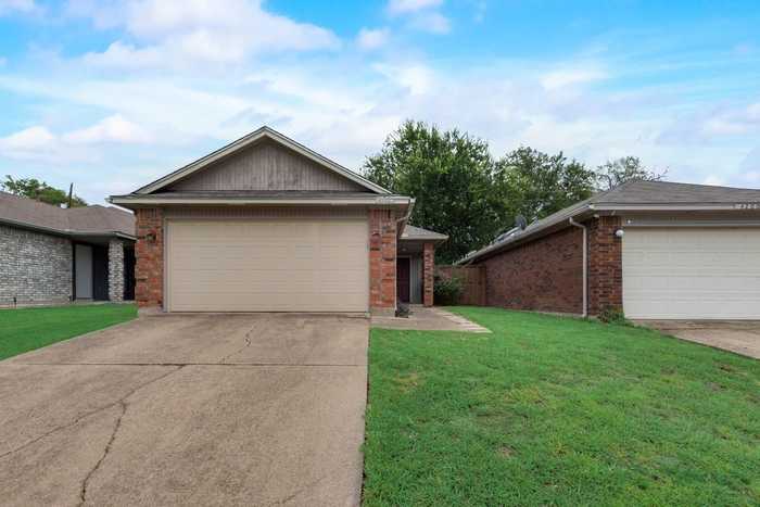 photo 2: 4204 Amy Drive, Mesquite TX 75150