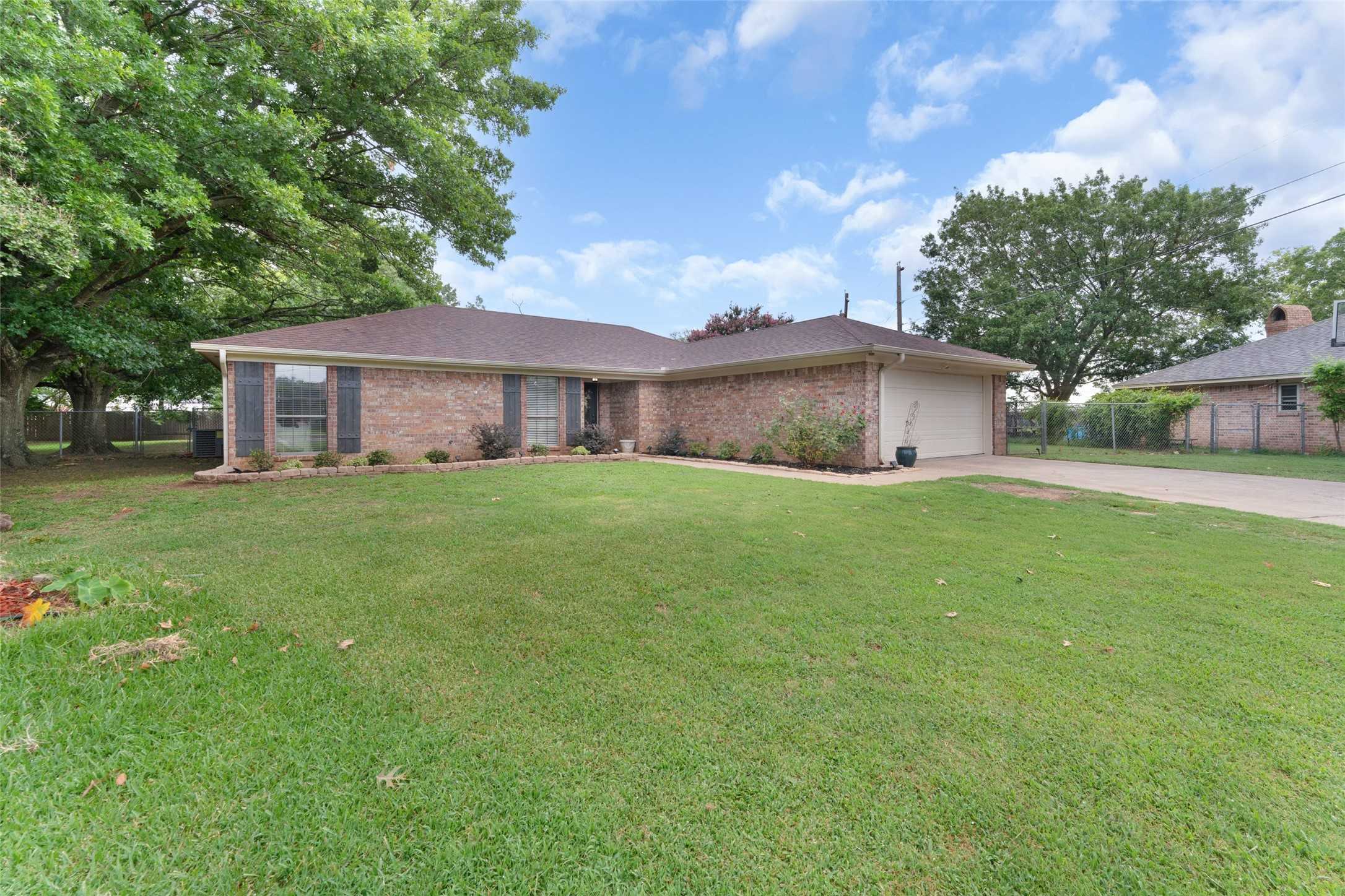 photo 1: 100 Hollie Circle, Sulphur Springs TX 75482