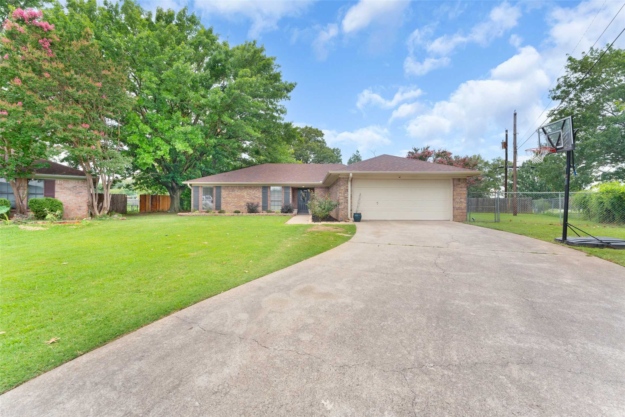 photo 2: 100 Hollie Circle, Sulphur Springs TX 75482