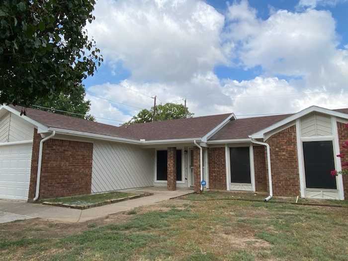 photo 1: 6214 Fernwood Drive, Arlington TX 76001