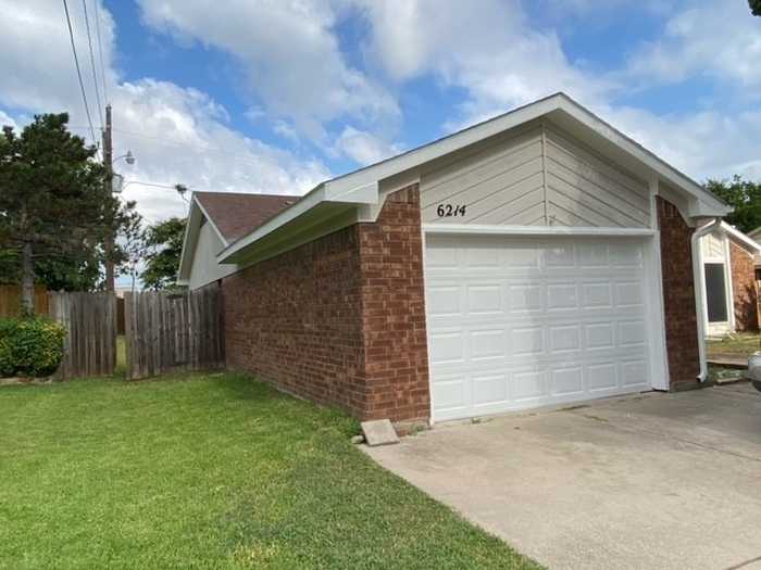 photo 2: 6214 Fernwood Drive, Arlington TX 76001