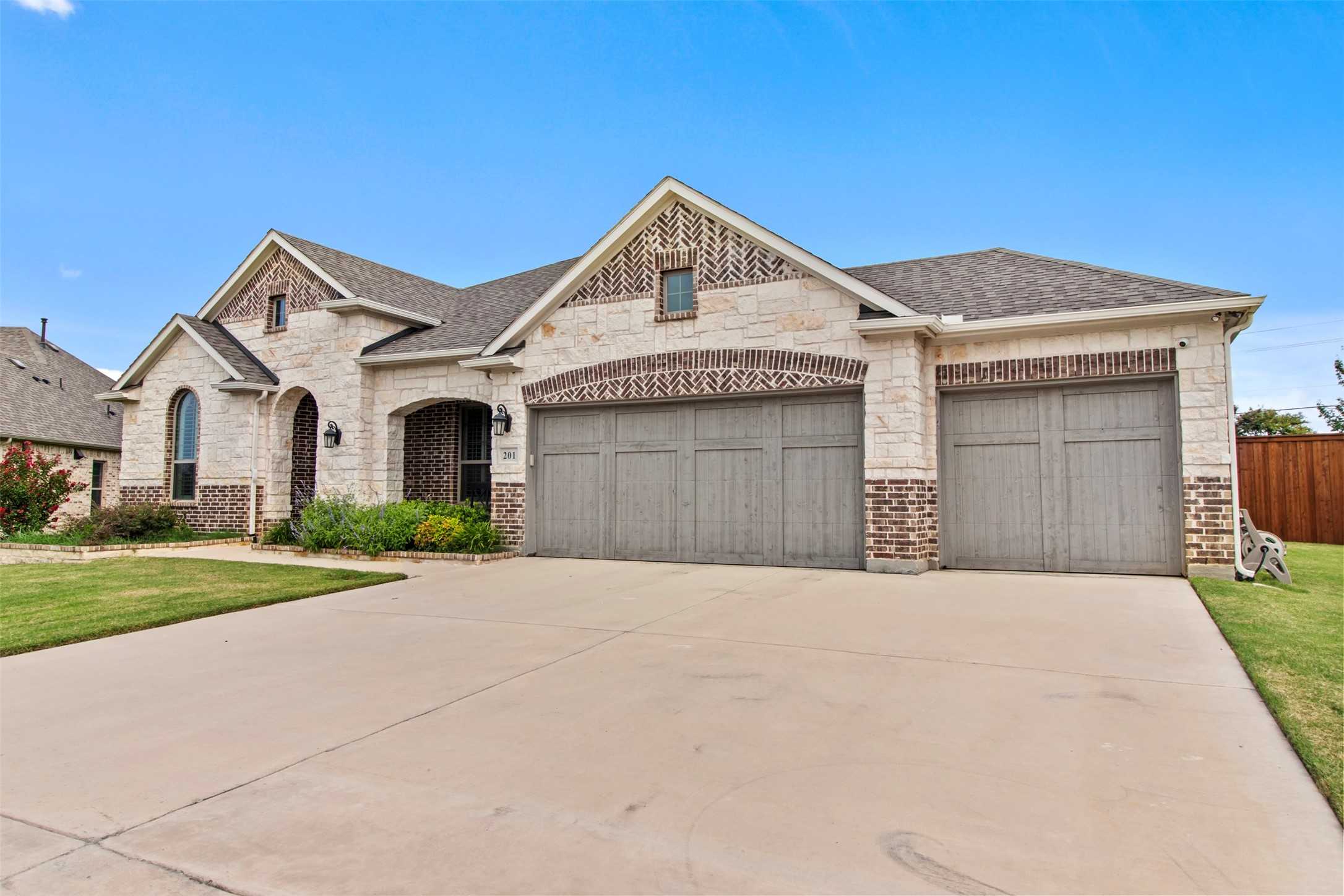 photo 3: 201 Citation Lane, Hickory Creek TX 75065