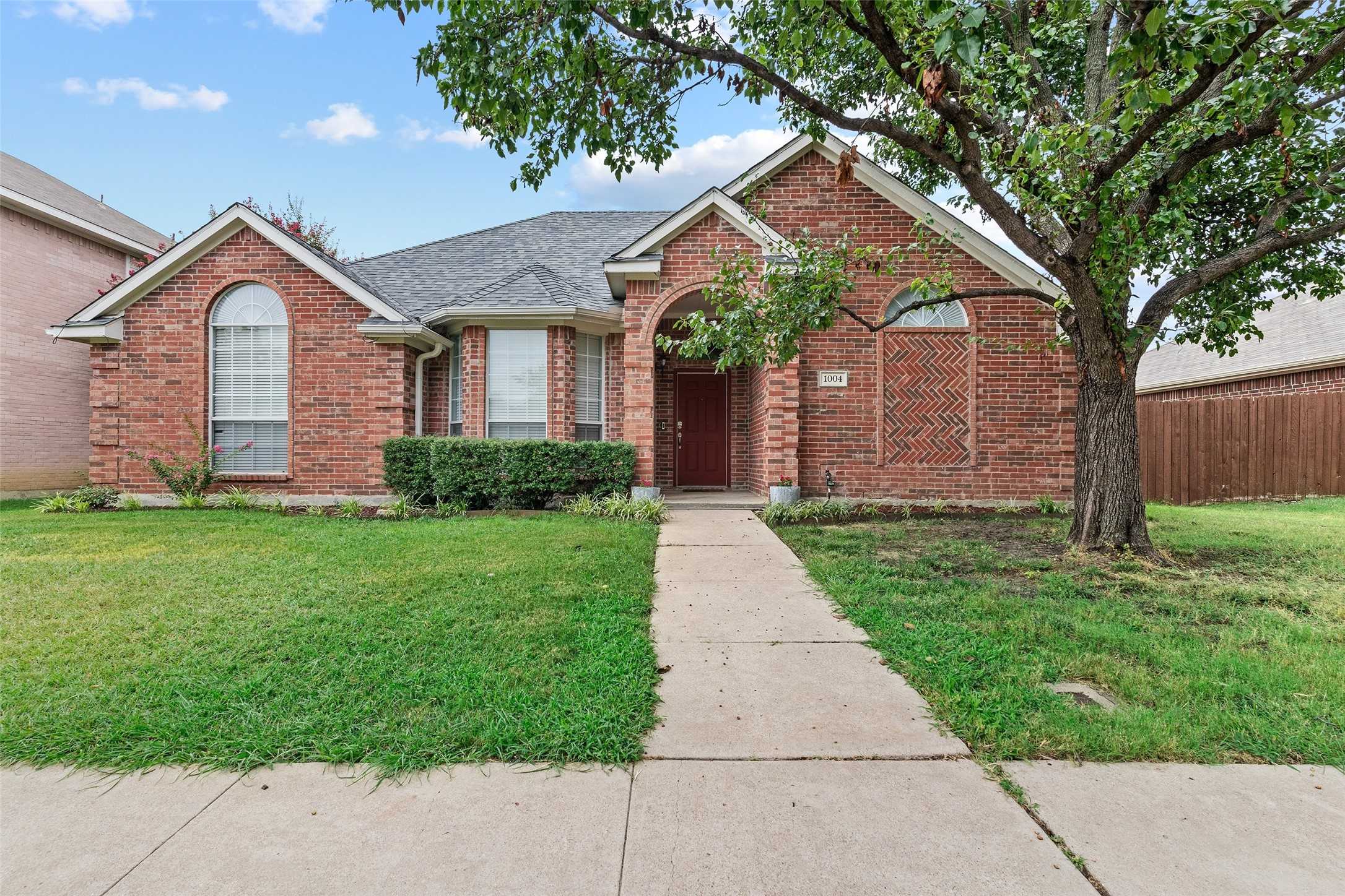 photo 1: 1004 Columbia Drive, Lewisville TX 75067