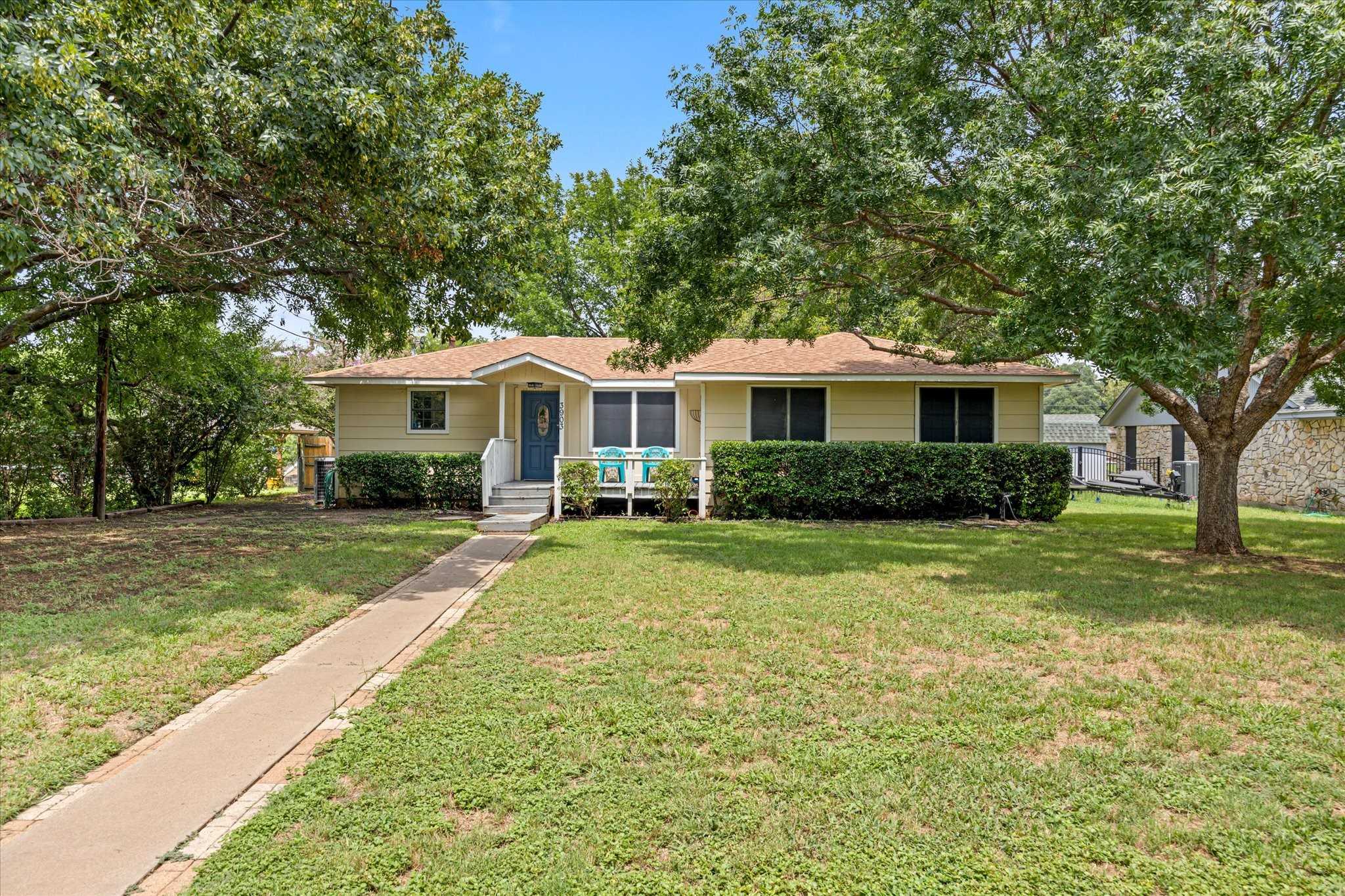 photo 1: 3903 E Chippewa Trail, Granbury TX 76048