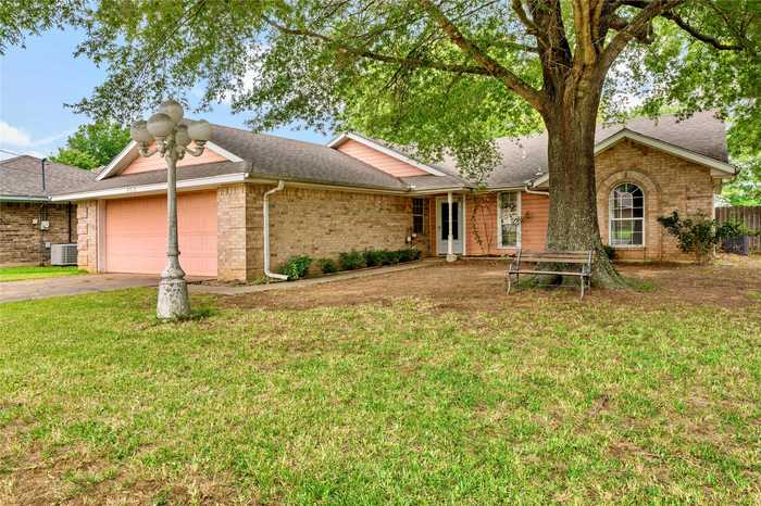 photo 1: 4015 CASTLEGATE, Paris TX 75462