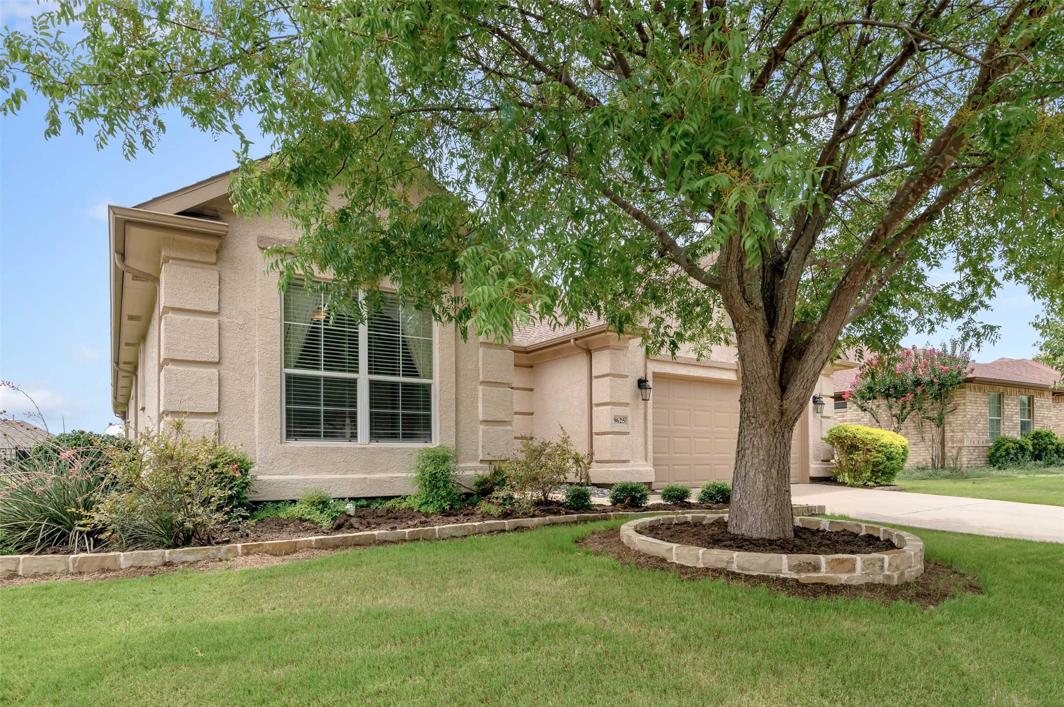 photo 3: 9625 Applewood Trail, Denton TX 76207