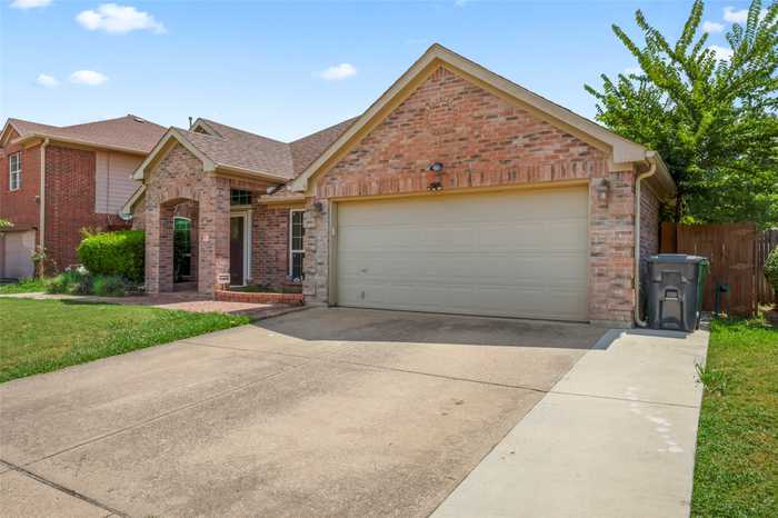 photo 2: 6405 Viking Trail, Arlington TX 76001