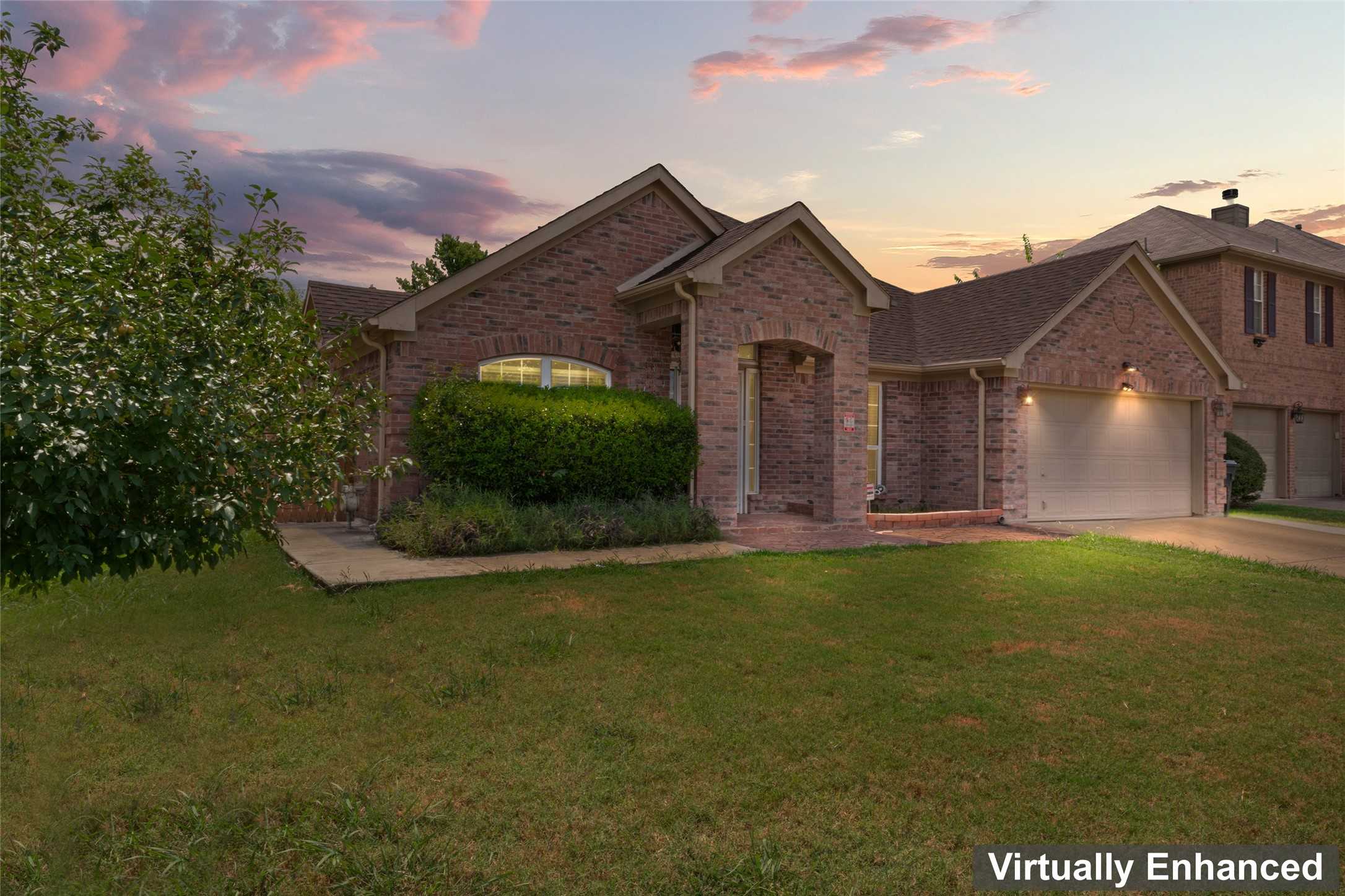 photo 3: 6405 Viking Trail, Arlington TX 76001