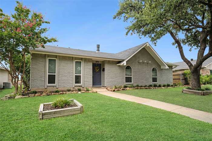 photo 2: 2019 Haymeadow, Carrollton TX 75007