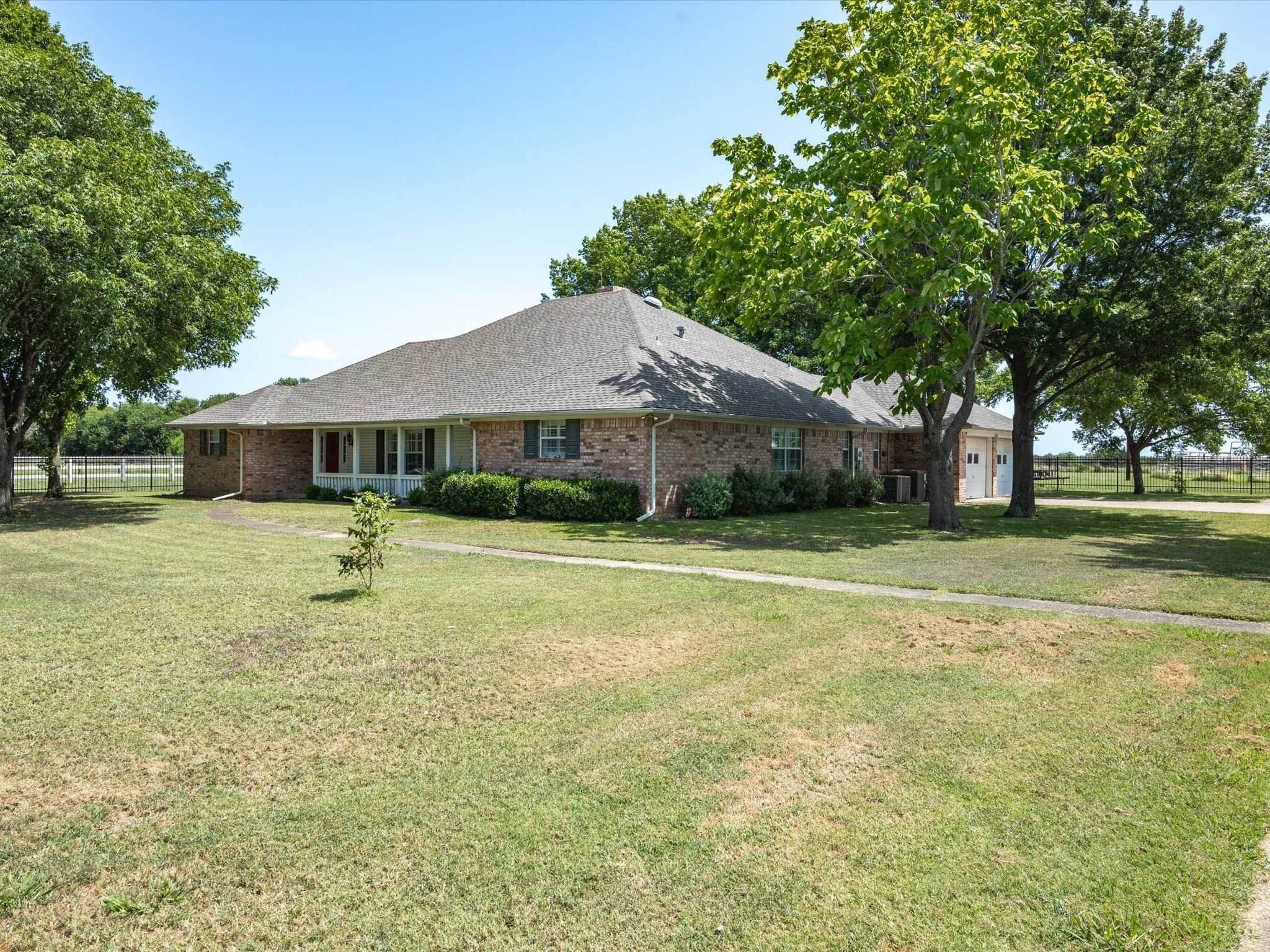 photo 2: 219 Brown Road, Ennis TX 75119