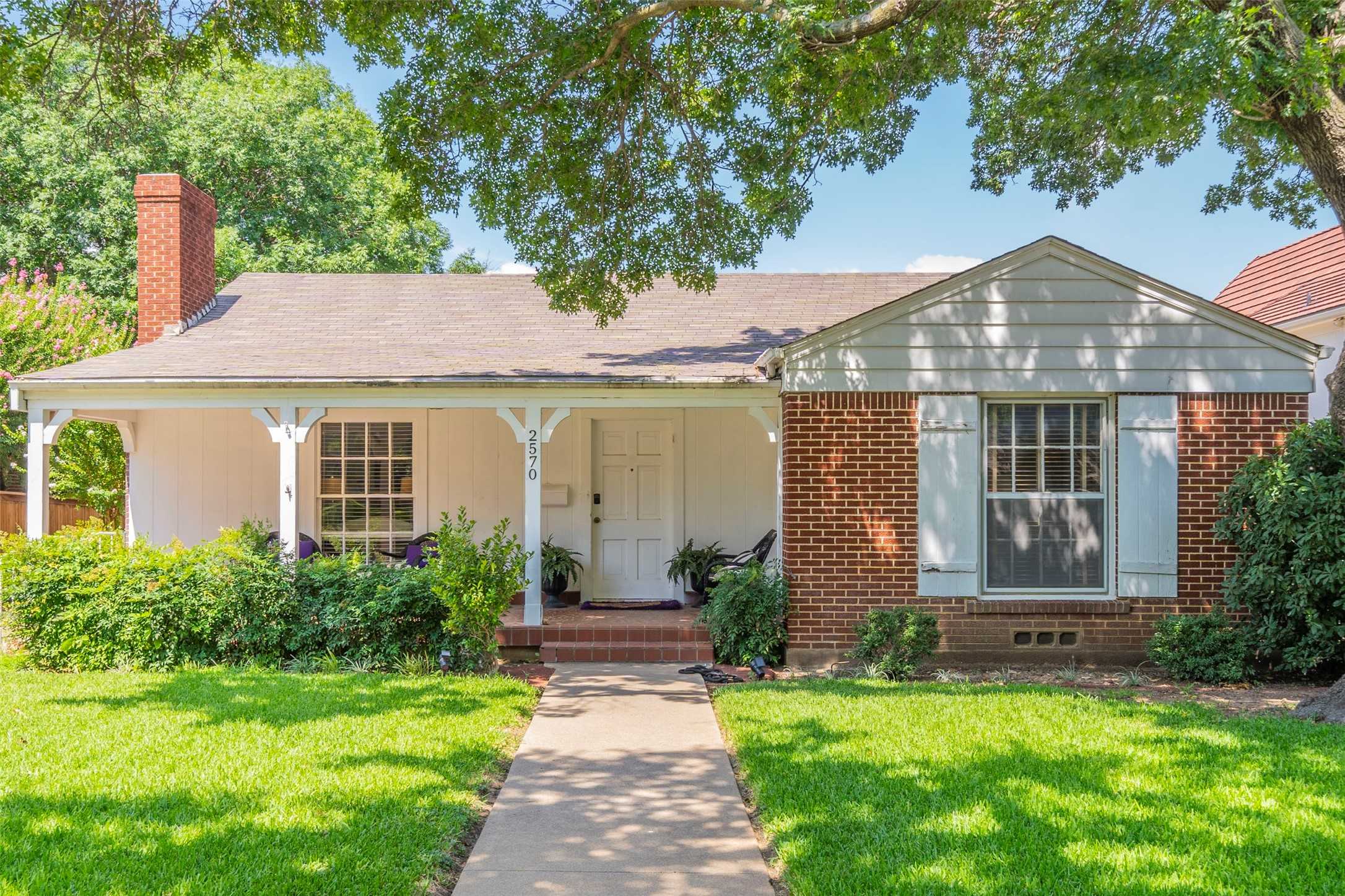 photo 1: 2570 Highview Terrace, Fort Worth TX 76109