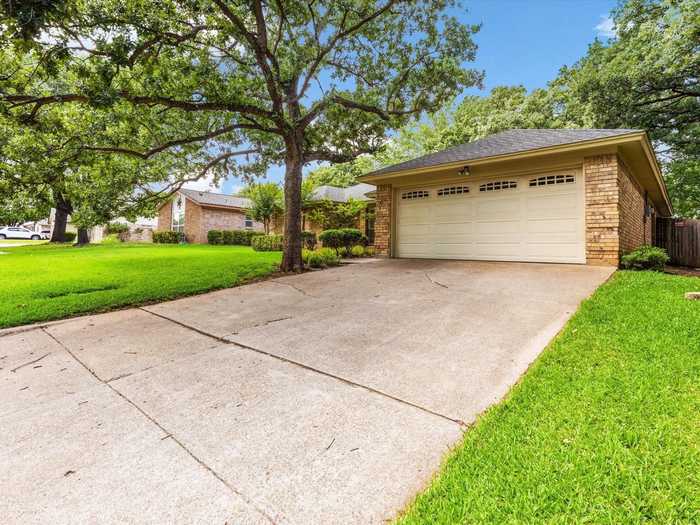 photo 2: 3403 Solano Drive, Arlington TX 76017