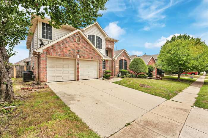 photo 2: 2000 Merritt Way, Arlington TX 76018