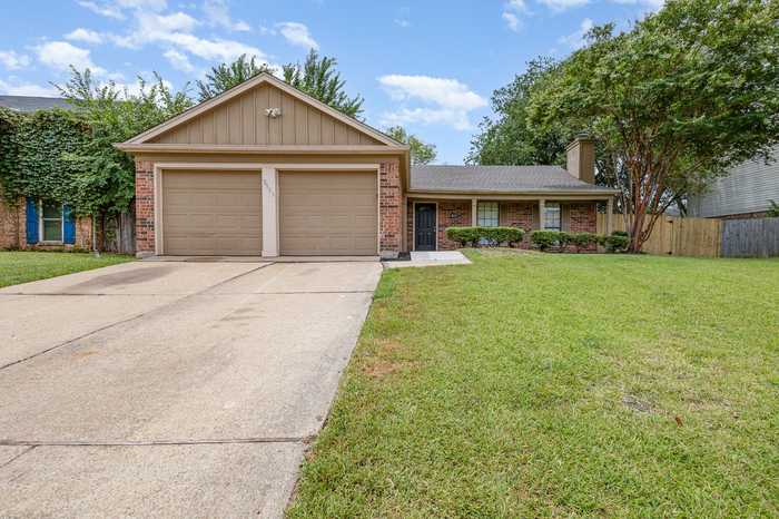 photo 1: 2335 Abbington Lane, Grand Prairie TX 75052