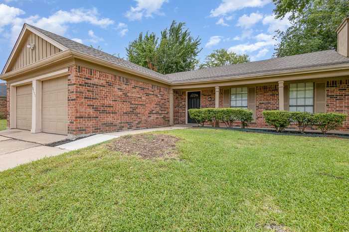 photo 2: 2335 Abbington Lane, Grand Prairie TX 75052