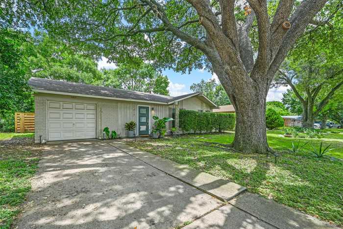 photo 1: 2417 S Fielder Road, Arlington TX 76015