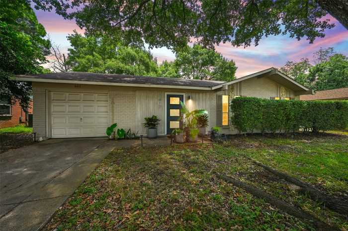 photo 2: 2417 S Fielder Road, Arlington TX 76015