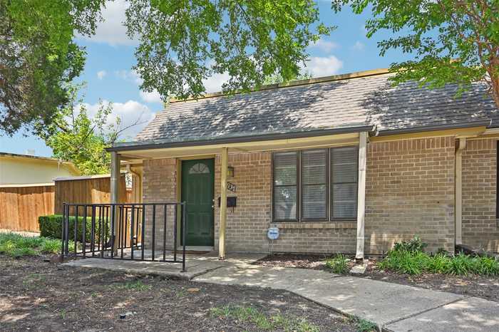 photo 2: 13937 Brookgreen Drive, Dallas TX 75240