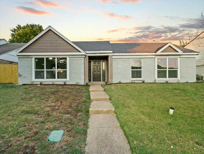 photo 1: 720 Sewell Drive, Lancaster TX 75146