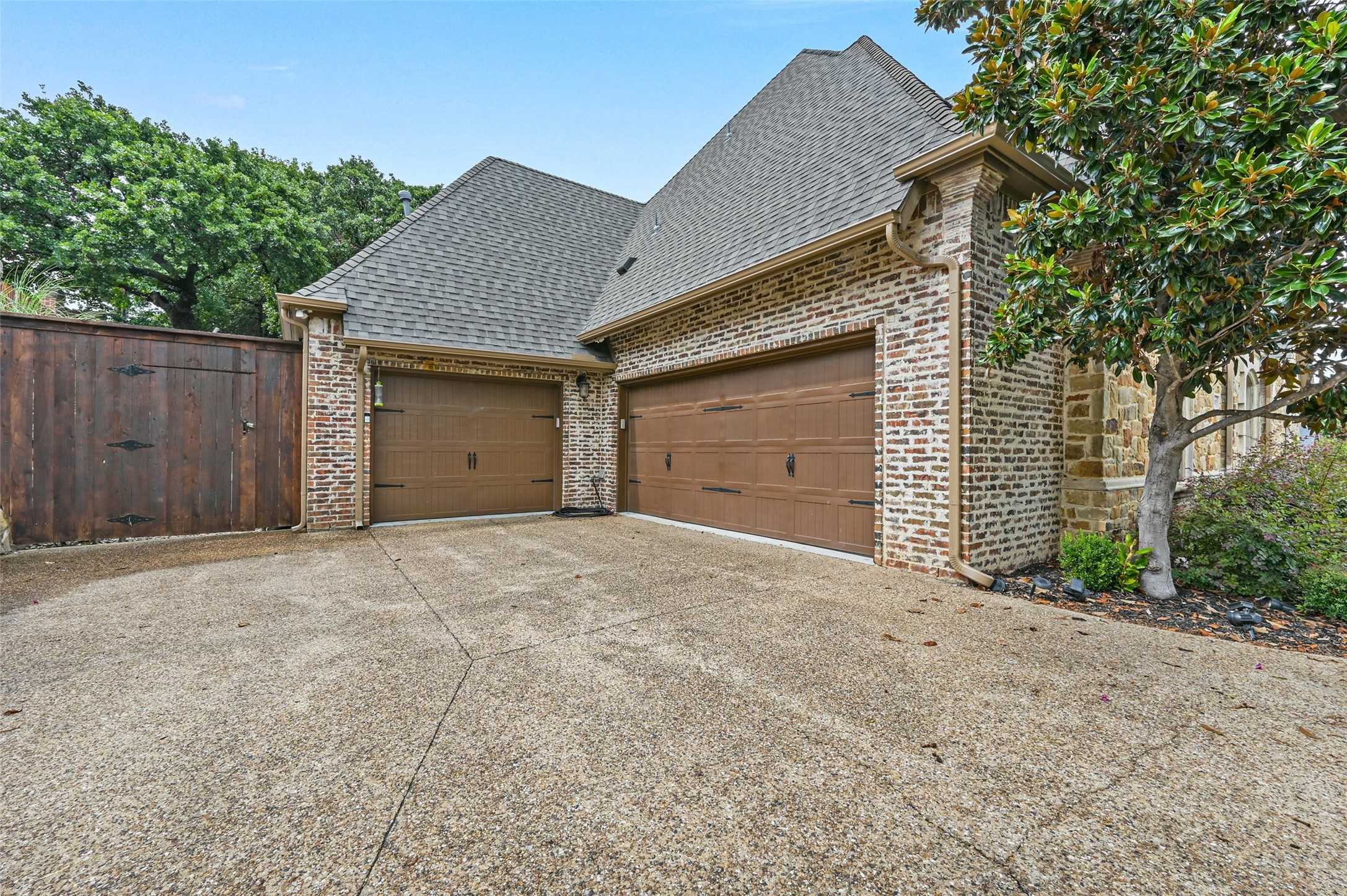 photo 3: 5400 Hidden Trails Drive, Arlington TX 76017