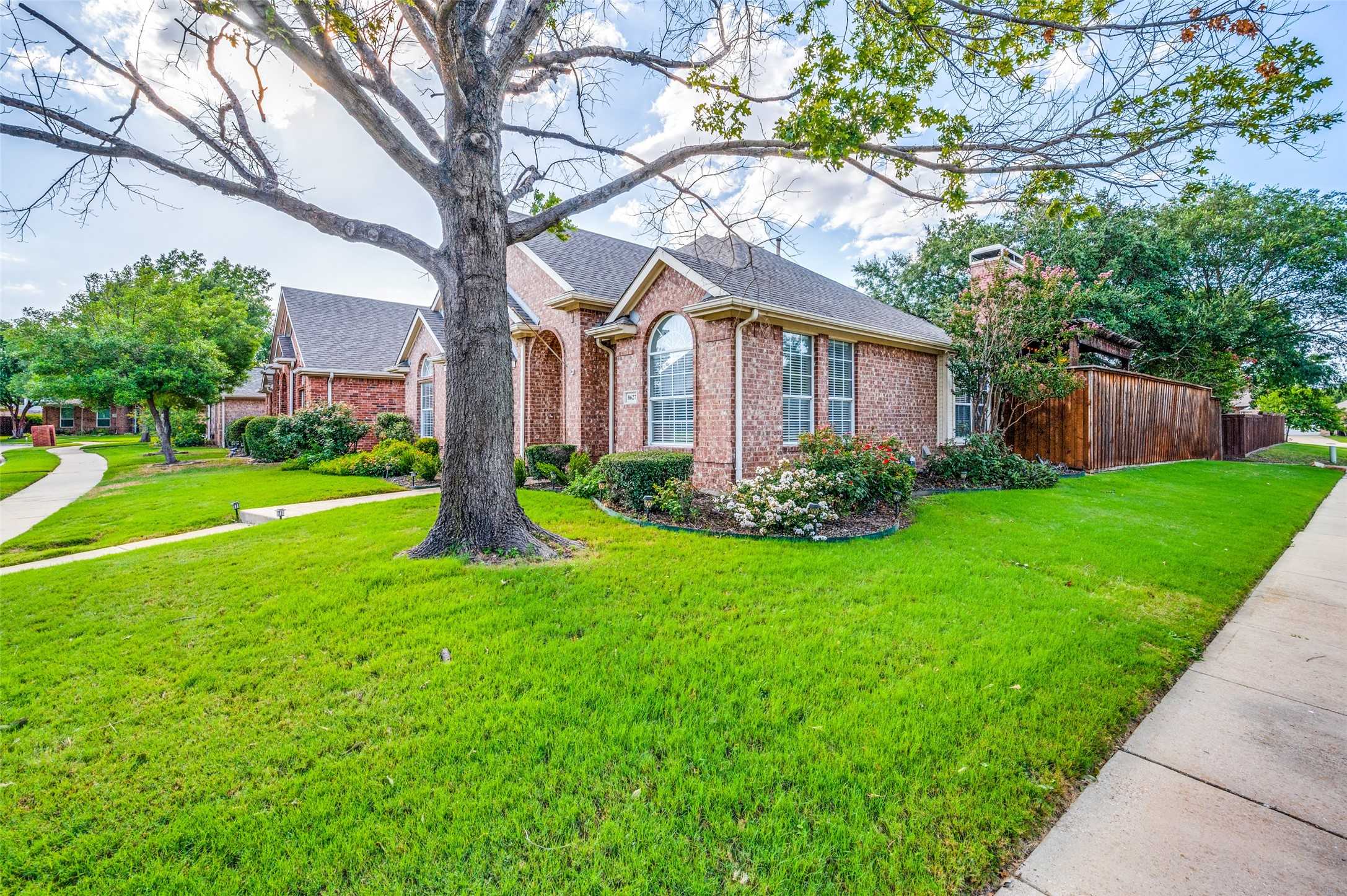 photo 2: 8627 Ironwood Drive, Irving TX 75063