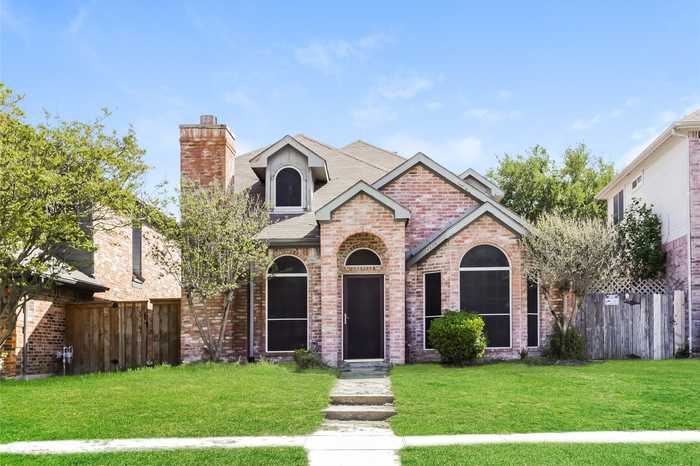 photo 1: 4450 Laredo Drive, Grand Prairie TX 75052