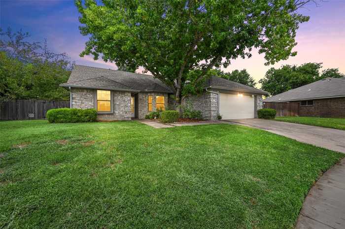 photo 1: 6314 Brookmont Court, Arlington TX 76018