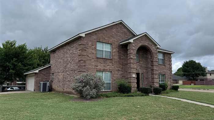 photo 2: 197 Rolling Court, Lancaster TX 75146