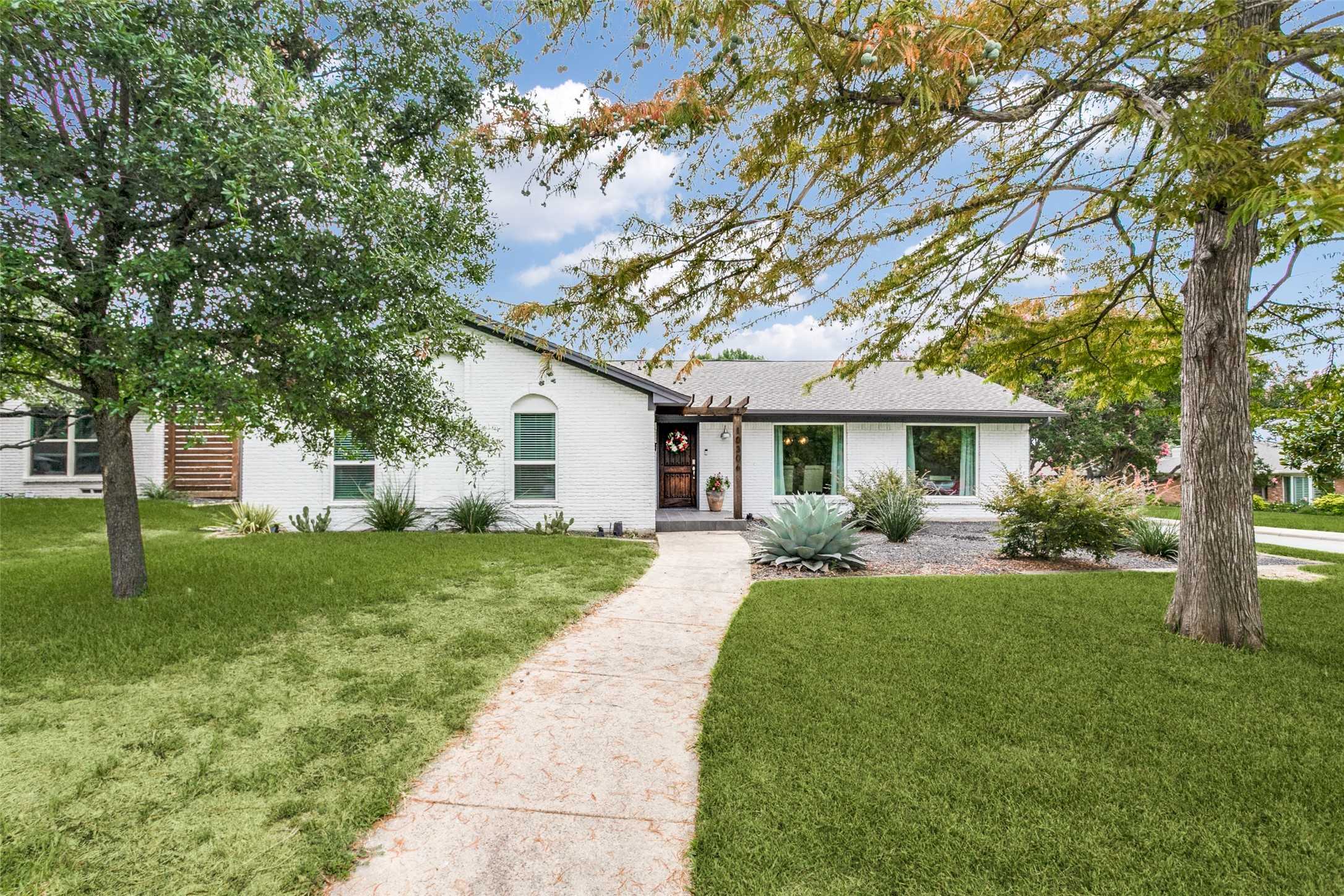 photo 2: 10306 Garwood Drive, Dallas TX 75238