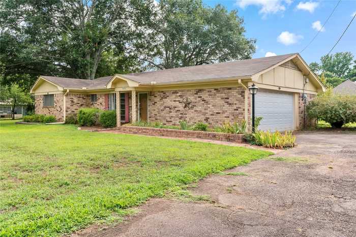 photo 2: 925 MEADOWLARK Drive, Paris TX 75462