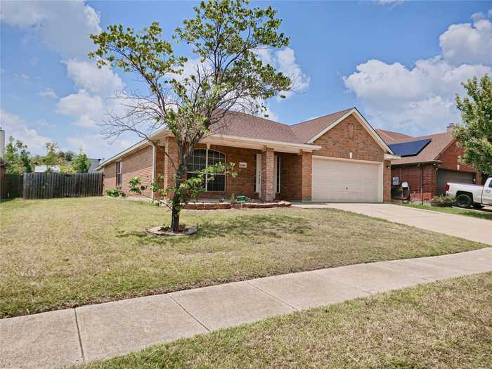 photo 2: 6926 Snowy Owl Street, Arlington TX 76002