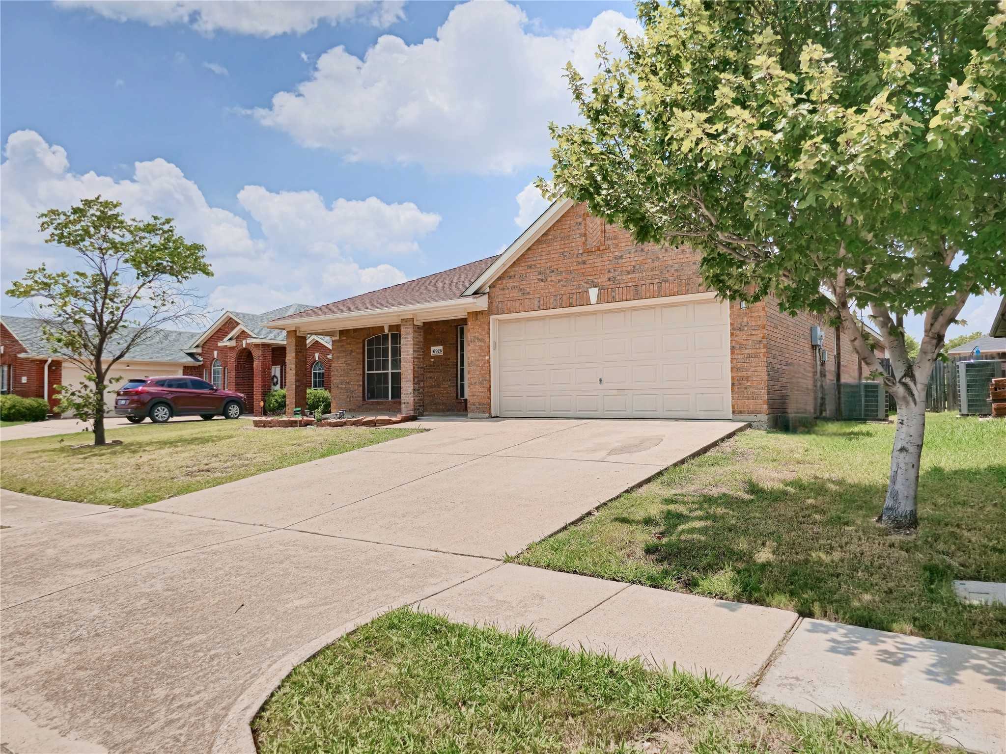 photo 3: 6926 Snowy Owl Street, Arlington TX 76002