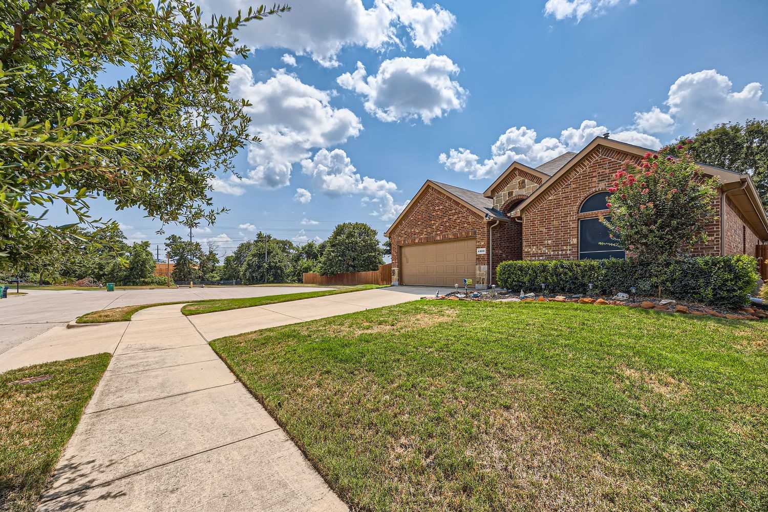 photo 2: 4800 Gunnison Drive, Denton TX 76208