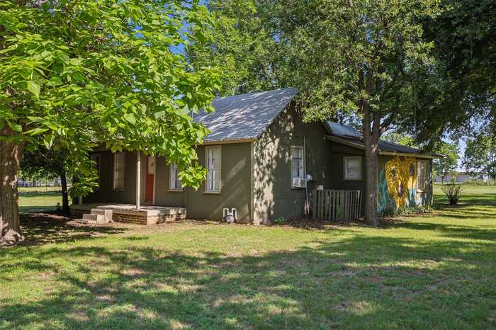 photo 1: 429 W Clifton Street, Pilot Point TX 76258